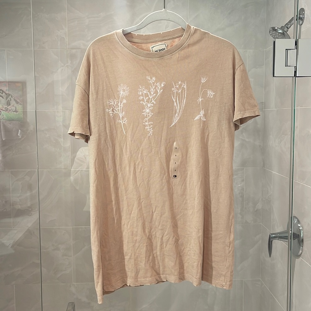 New Buckle Flower T-Shirt